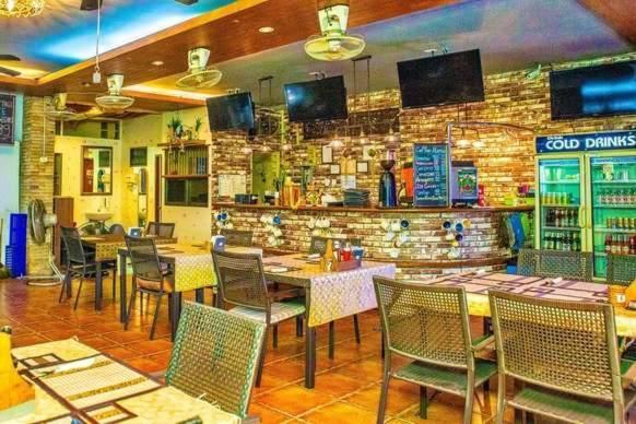 Jolly Guesthouse & Restaurant Pattaya Exterior photo