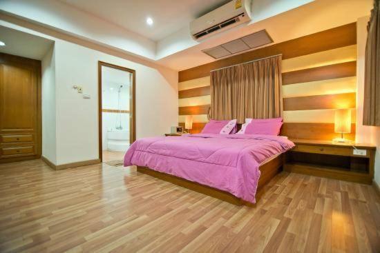 Jolly Guesthouse & Restaurant Pattaya Exterior photo