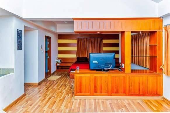 Jolly Guesthouse & Restaurant Pattaya Exterior photo